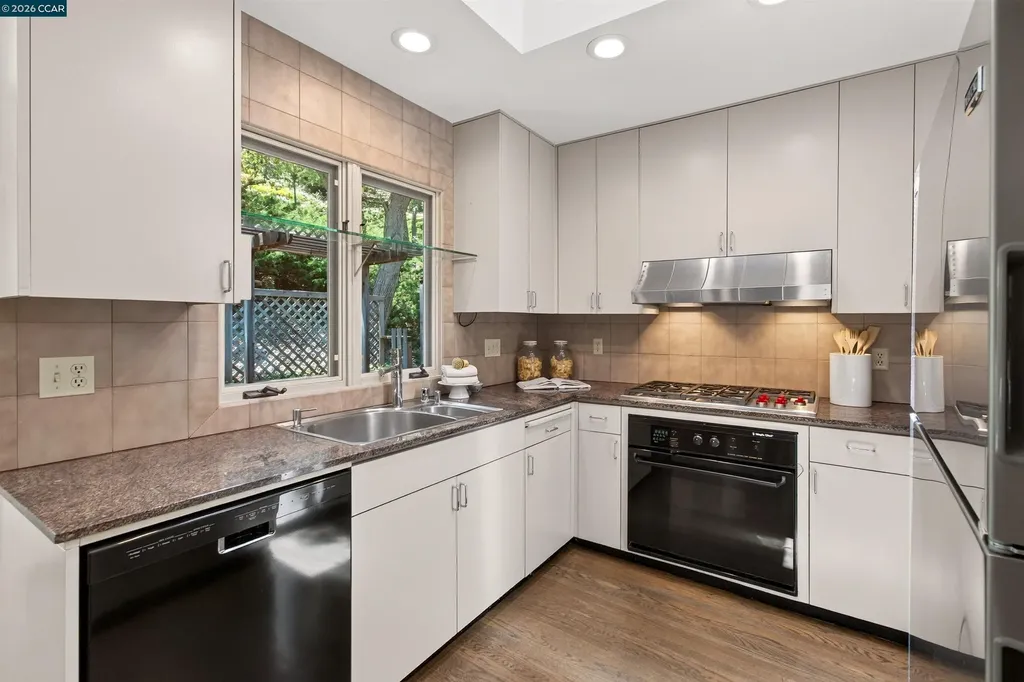 1 Greenwood Court Orinda CA 94563