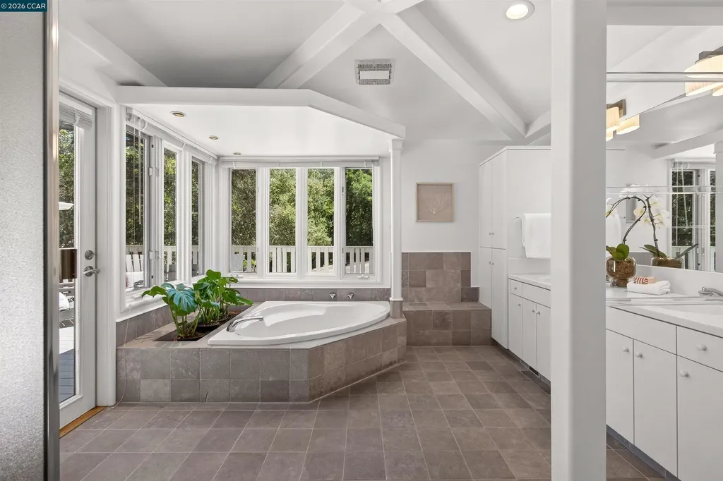 1 Greenwood Court Orinda CA 94563
