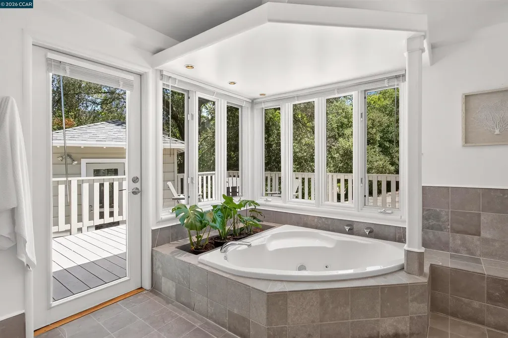 1 Greenwood Court Orinda CA 94563