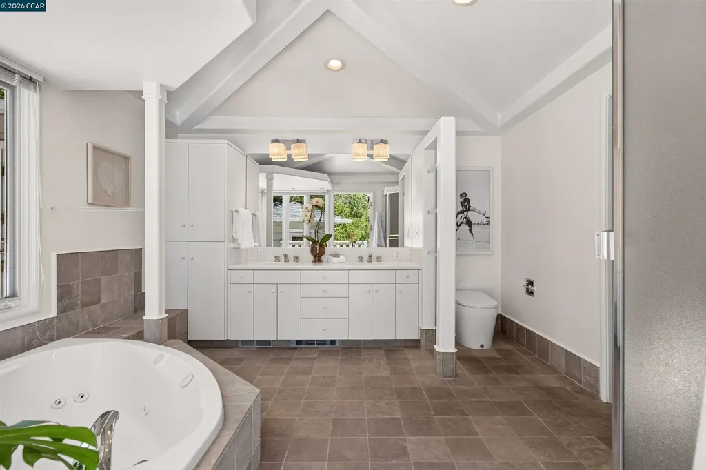 1 Greenwood Court Orinda CA 94563