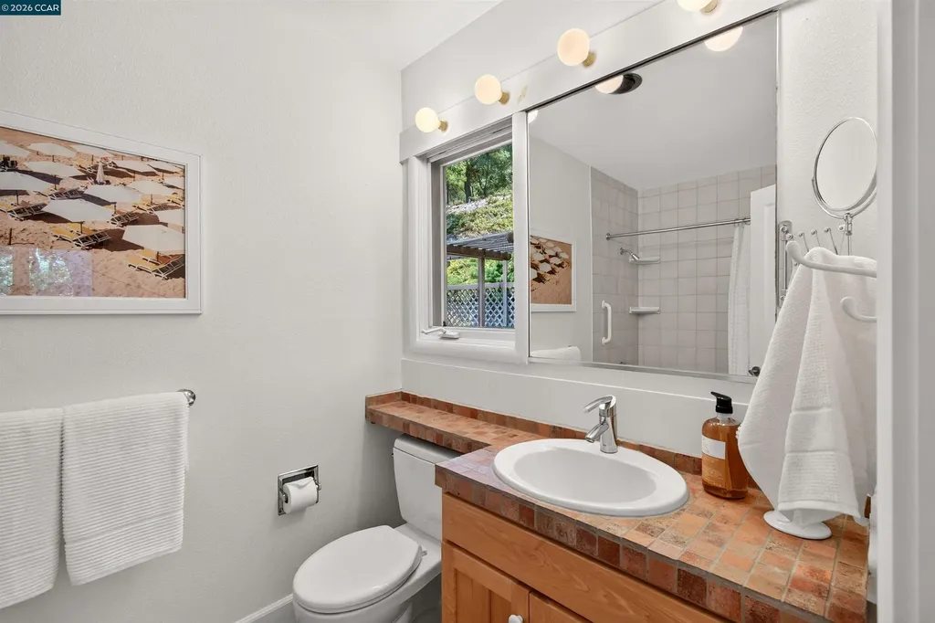 1 Greenwood Court Orinda CA 94563