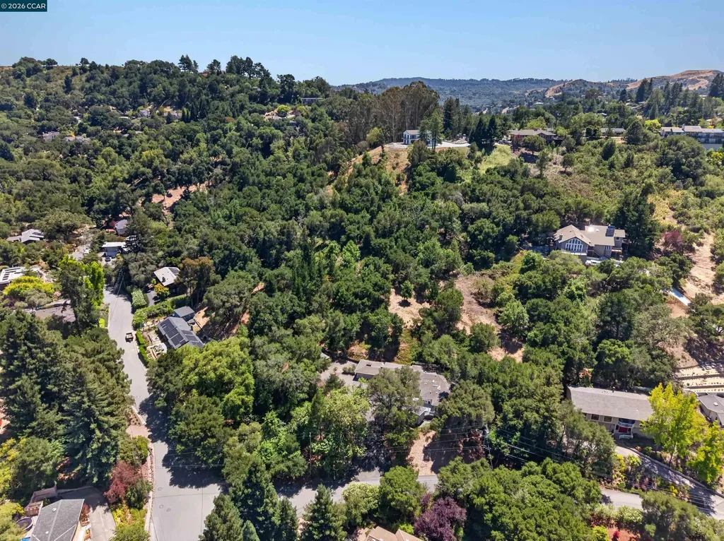 1 Greenwood Court Orinda CA 94563