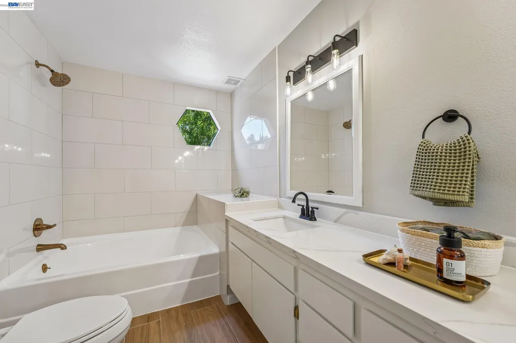 505 Lagunaria Lane Alameda CA 94502