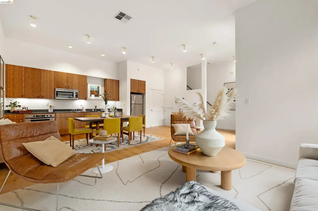 21 Covent Lane Oakland CA 94608