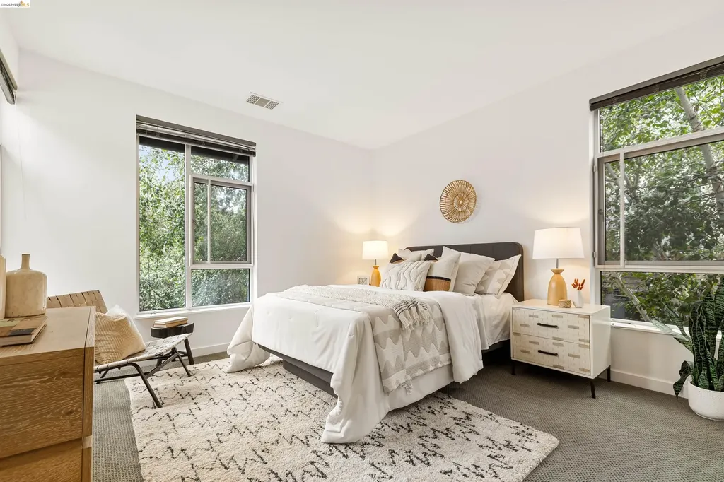 21 Covent Lane Oakland CA 94608