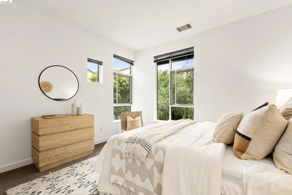 21 Covent Lane Oakland CA 94608