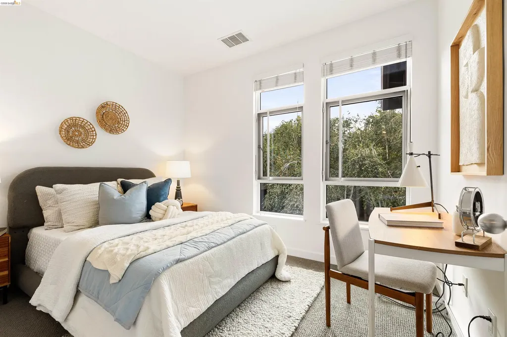 21 Covent Lane Oakland CA 94608
