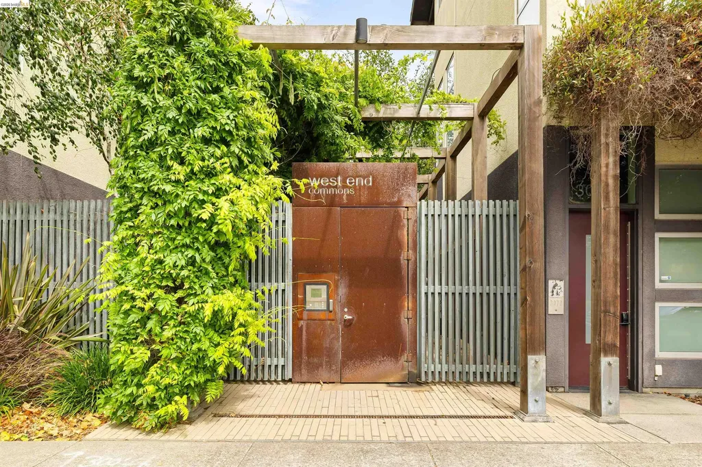 21 Covent Lane Oakland CA 94608