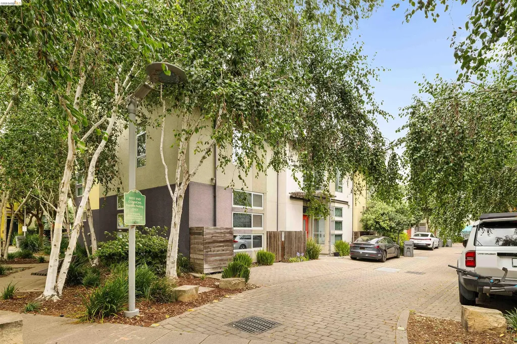21 Covent Lane Oakland CA 94608