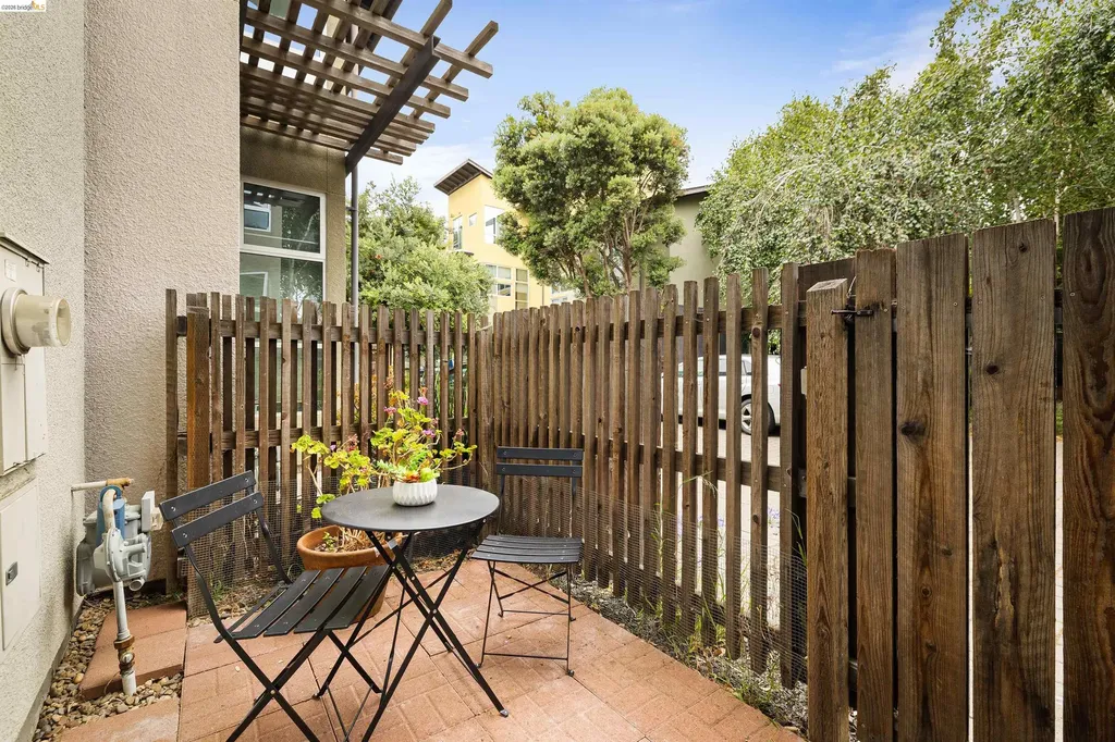 21 Covent Lane Oakland CA 94608
