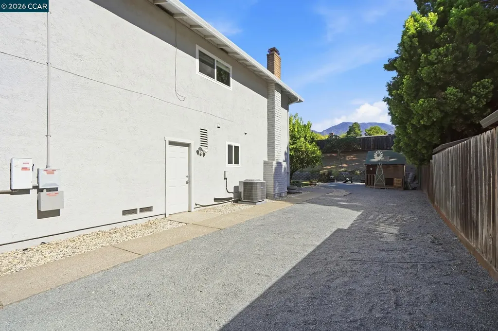 717 Bloching Circle Clayton CA 94517