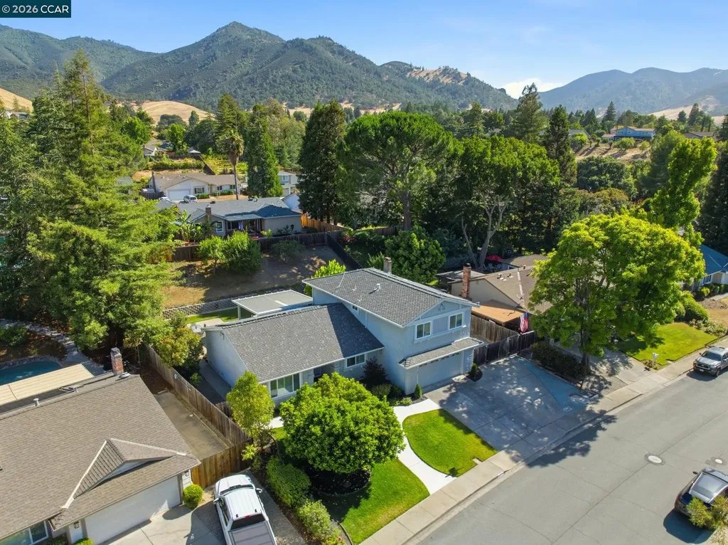 717 Bloching Circle Clayton CA 94517