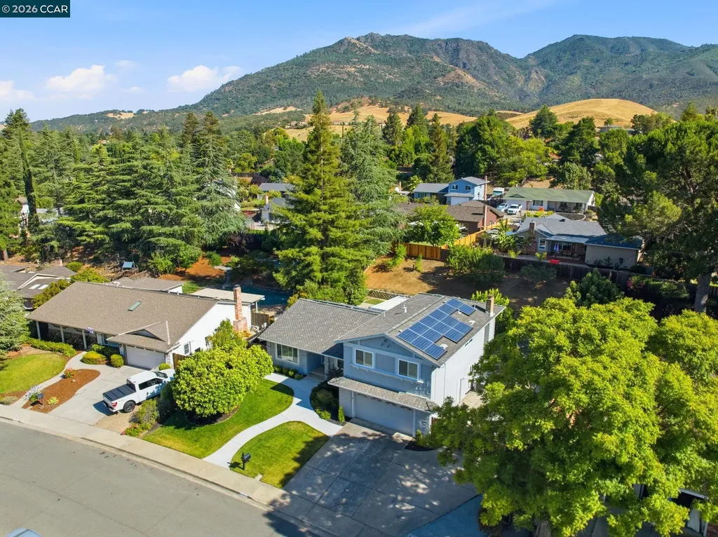 717 Bloching Circle Clayton CA 94517