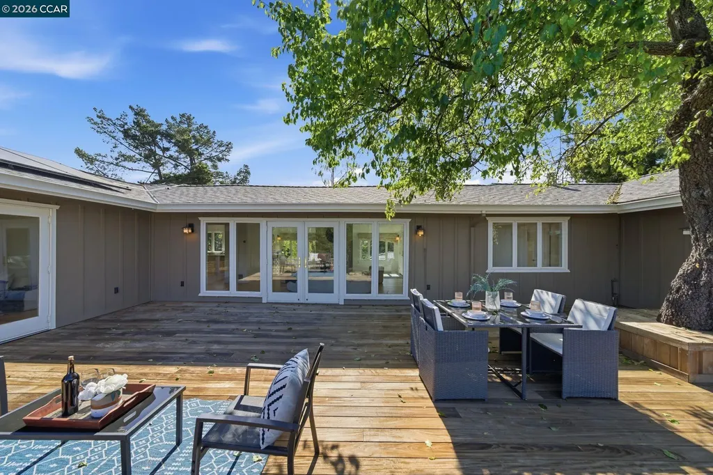 102 Hillcrest Drive Orinda CA 94563