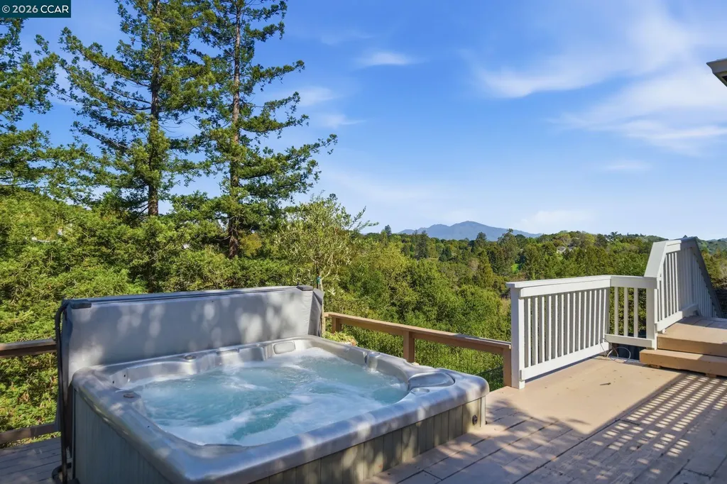 102 Hillcrest Drive Orinda CA 94563