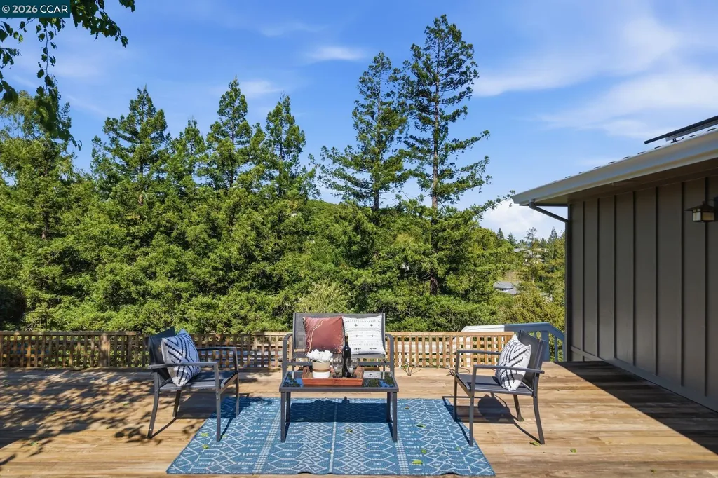 102 Hillcrest Drive Orinda CA 94563