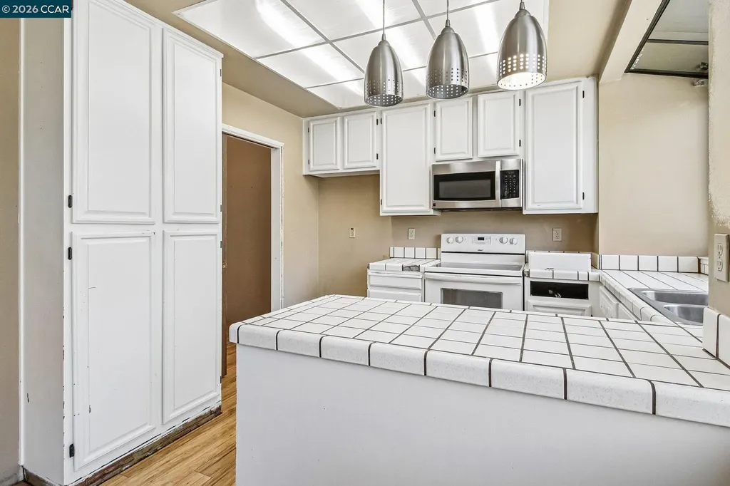 410 Oakbreeze Court Martinez CA 94553
