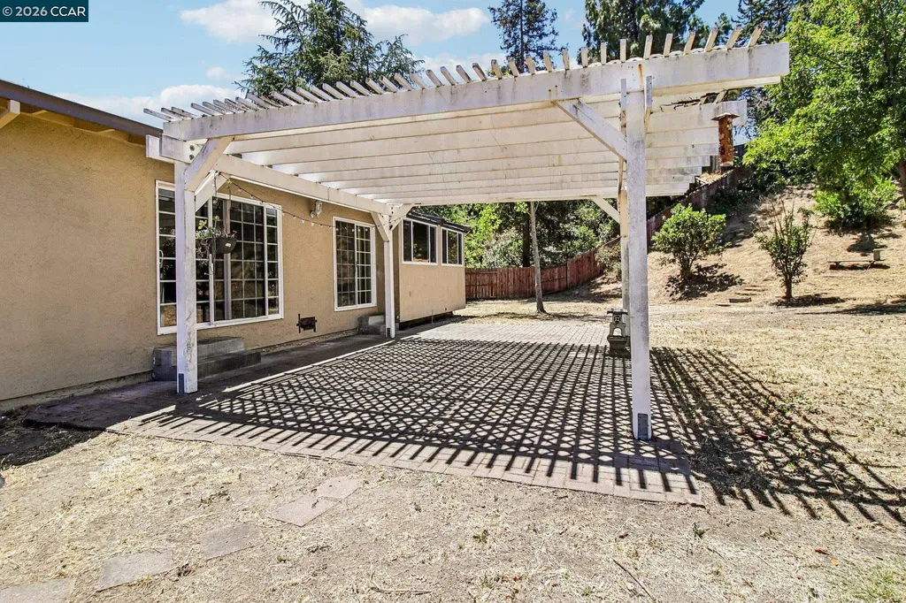 410 Oakbreeze Court Martinez CA 94553