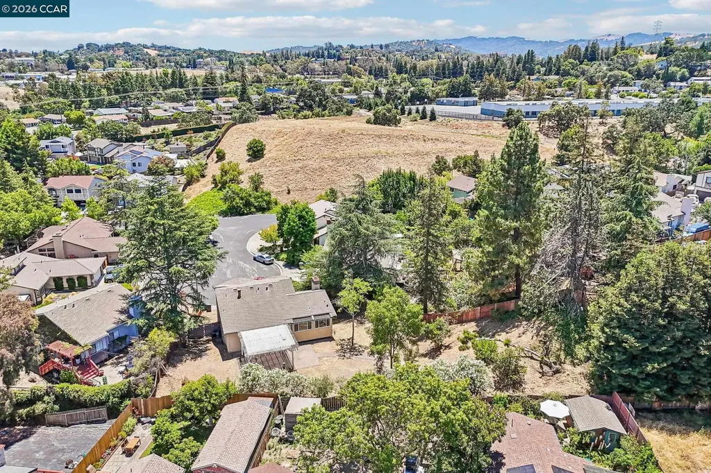 410 Oakbreeze Court Martinez CA 94553
