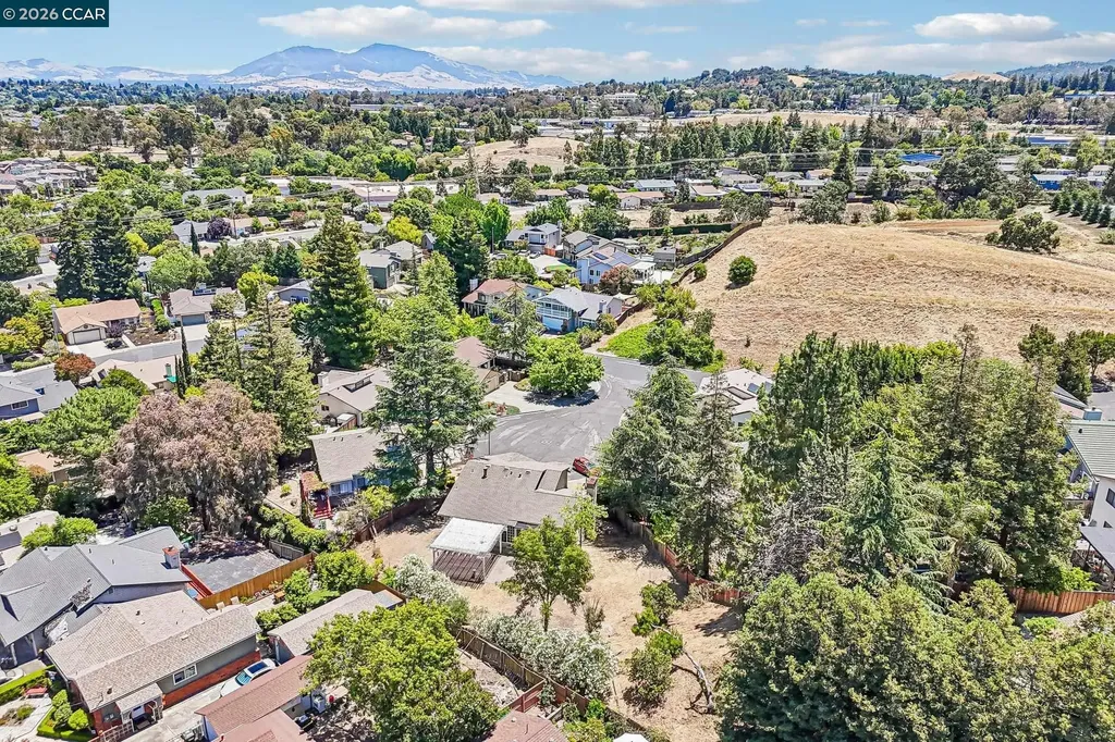 410 Oakbreeze Court Martinez CA 94553