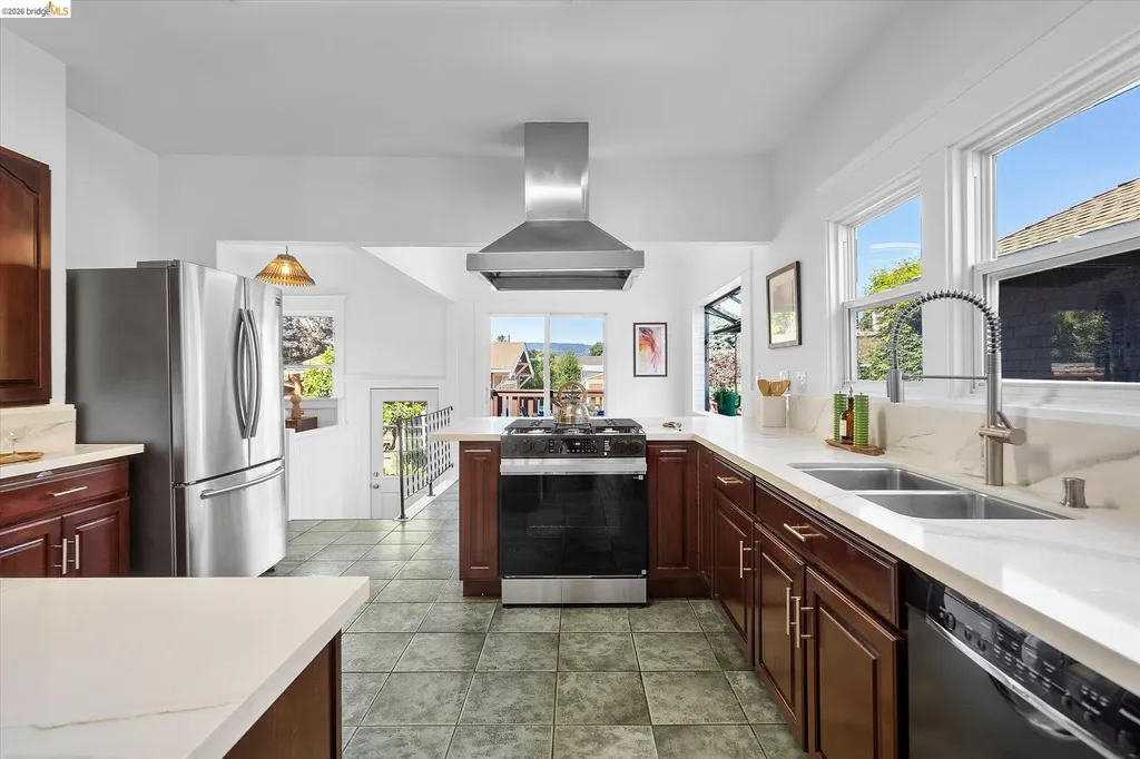 3107 Central Avenue Alameda CA 94501