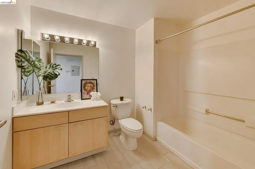 1 Lakeside Drive Oakland CA 94612