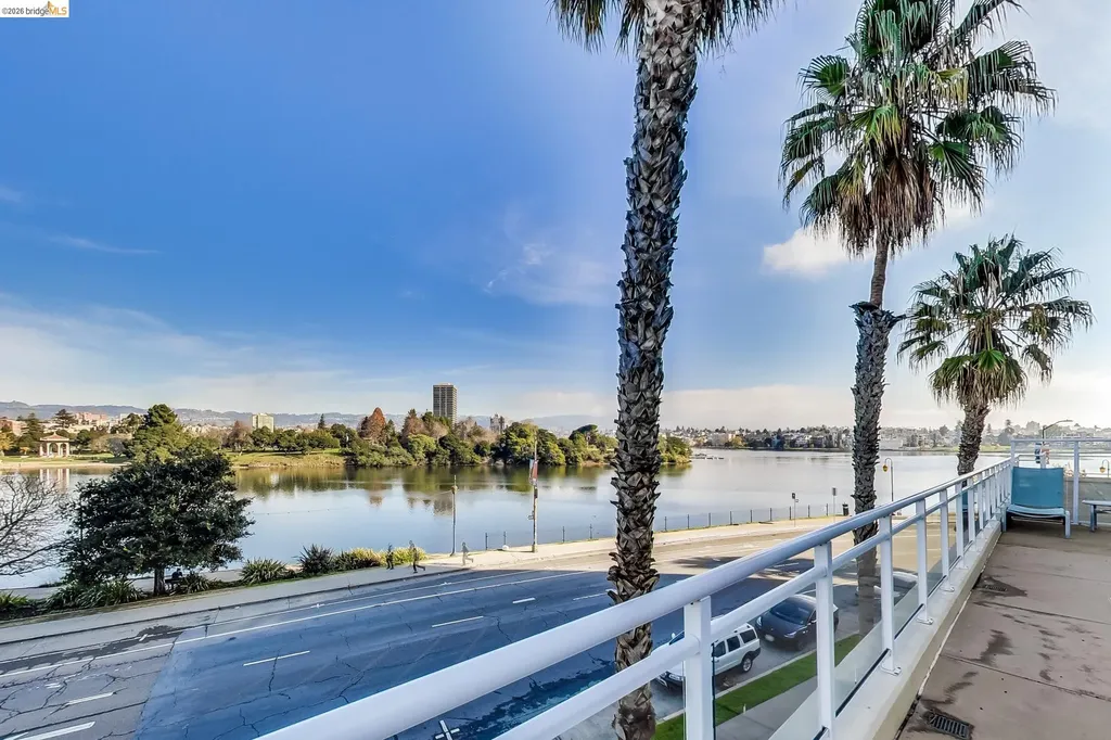 1 Lakeside Drive Oakland CA 94612
