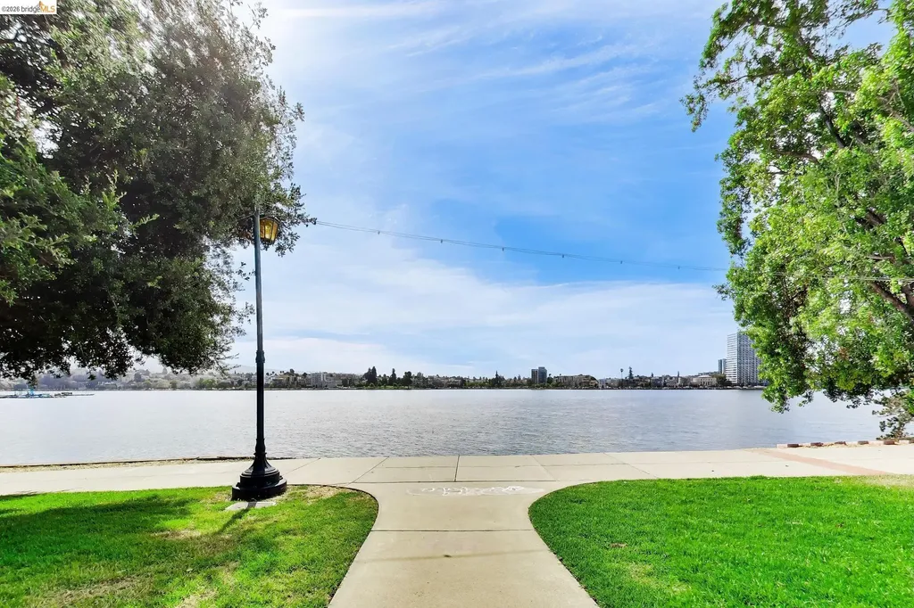 1 Lakeside Drive Oakland CA 94612