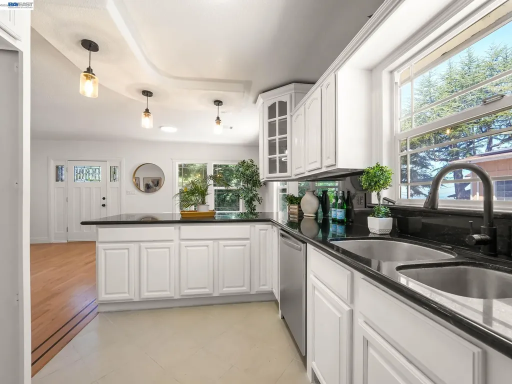 7974 Hillmont Drive Oakland CA 94605