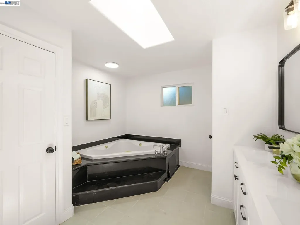 7974 Hillmont Drive Oakland CA 94605