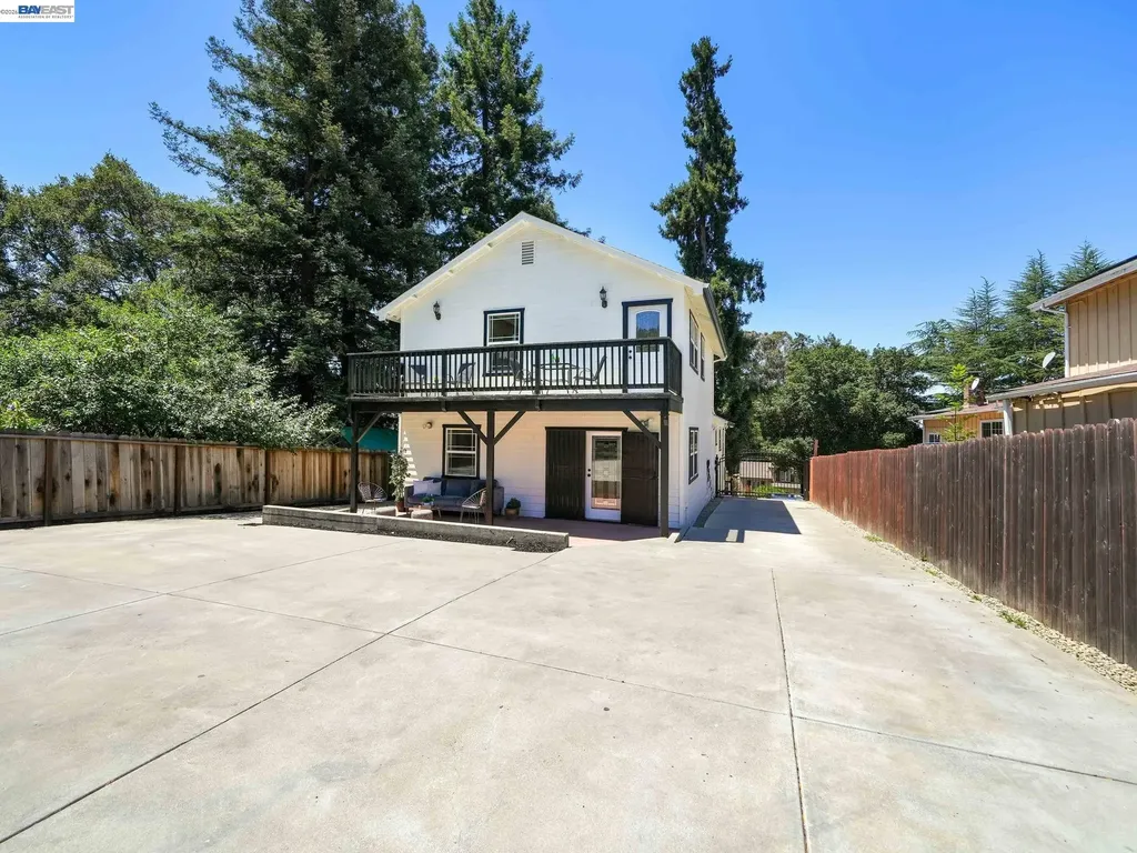 7974 Hillmont Drive Oakland CA 94605