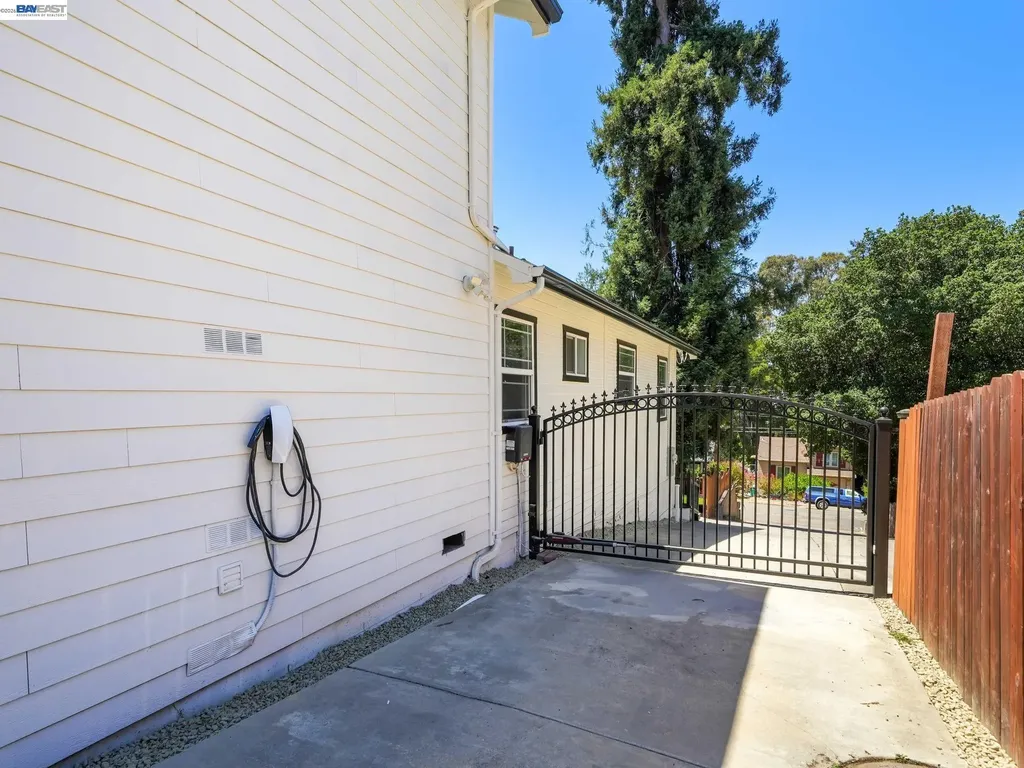 7974 Hillmont Drive Oakland CA 94605