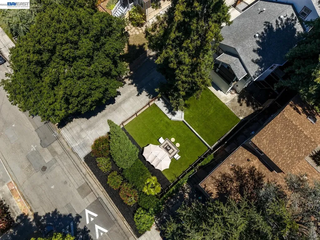 7974 Hillmont Drive Oakland CA 94605