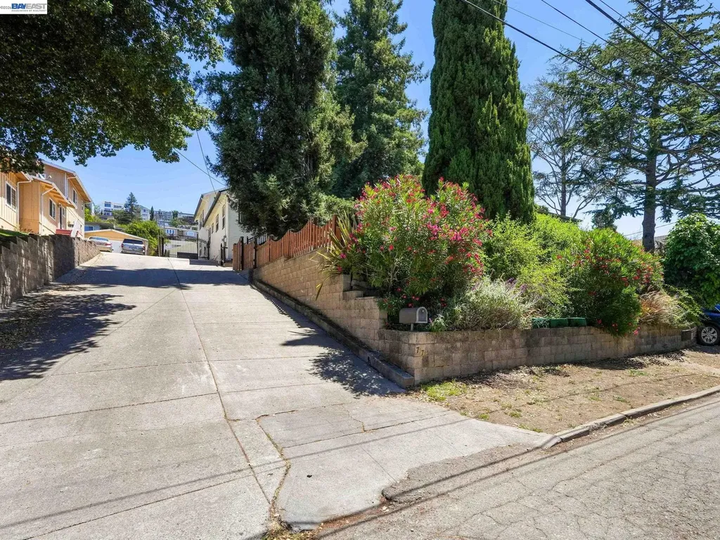 7974 Hillmont Drive Oakland CA 94605