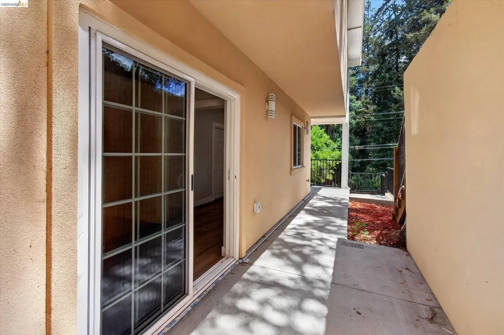 6105 Oakdale Avenue Oakland CA 94605