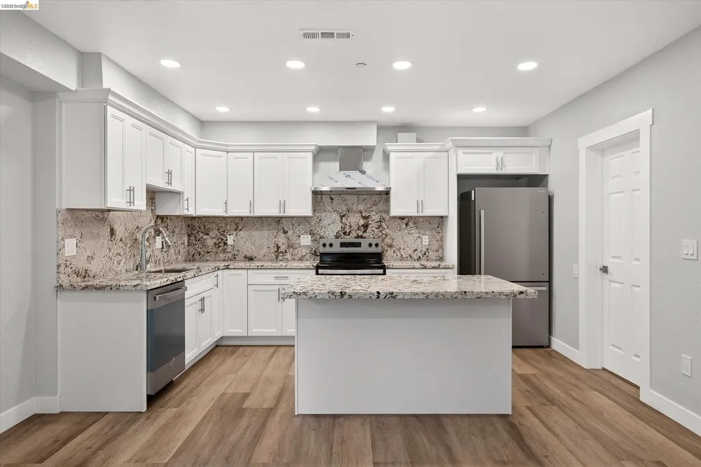 6105 Oakdale Avenue Oakland CA 94605
