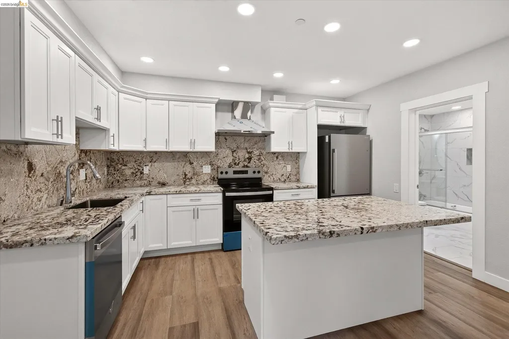 6105 Oakdale Avenue Oakland CA 94605