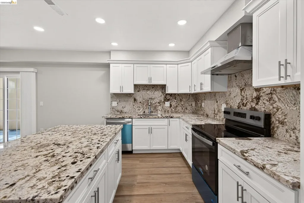 6105 Oakdale Avenue Oakland CA 94605