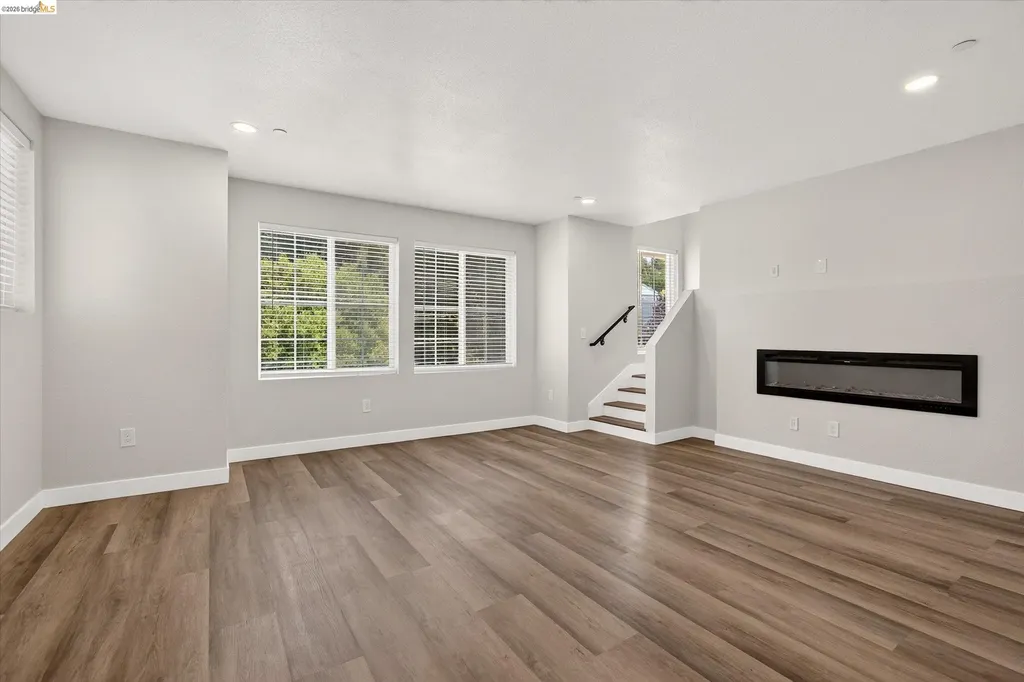 6105 Oakdale Avenue Oakland CA 94605