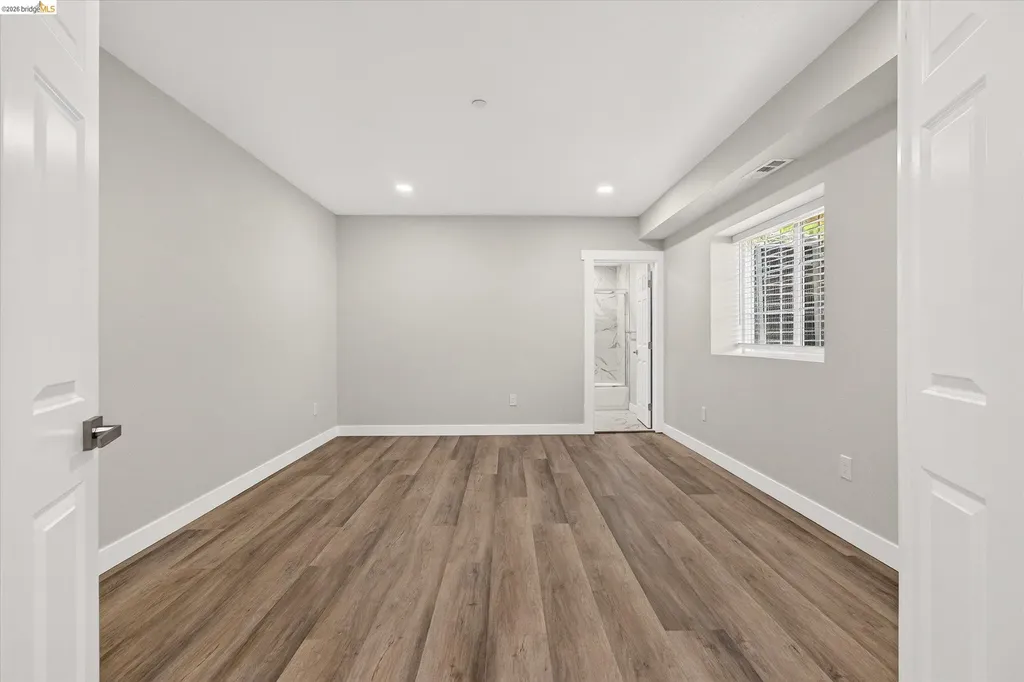 6105 Oakdale Avenue Oakland CA 94605