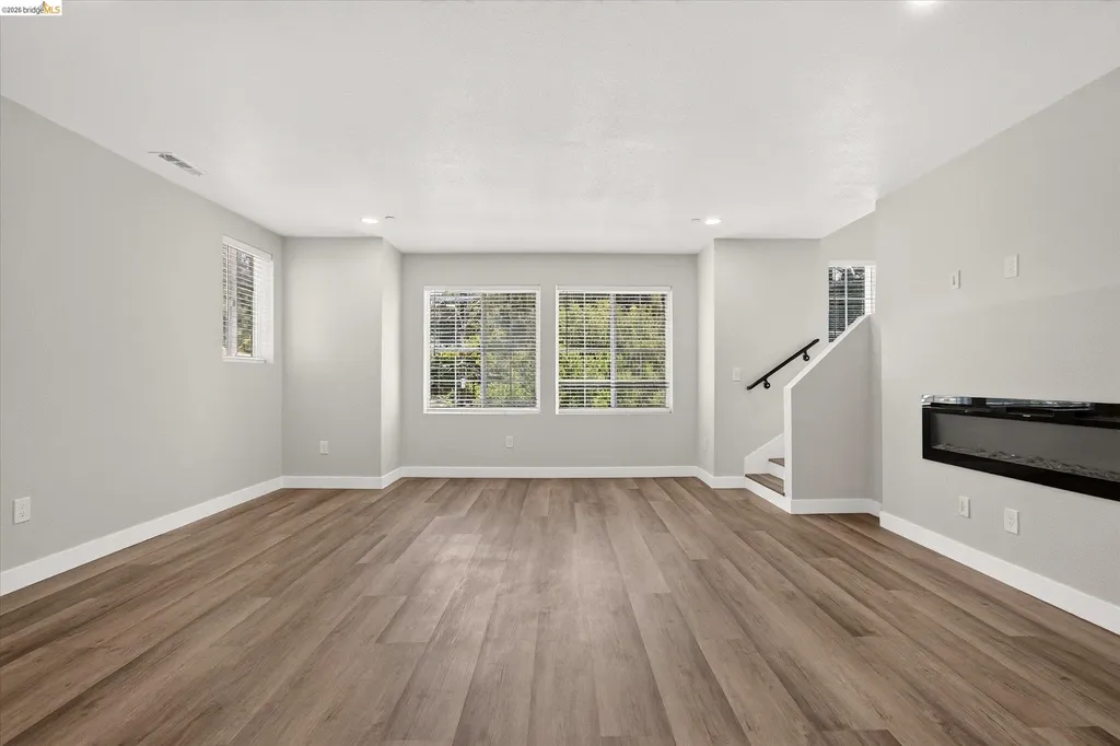 6105 Oakdale Avenue Oakland CA 94605