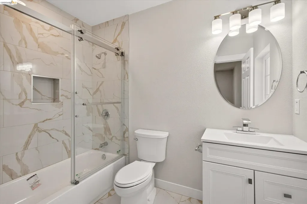 6105 Oakdale Avenue Oakland CA 94605
