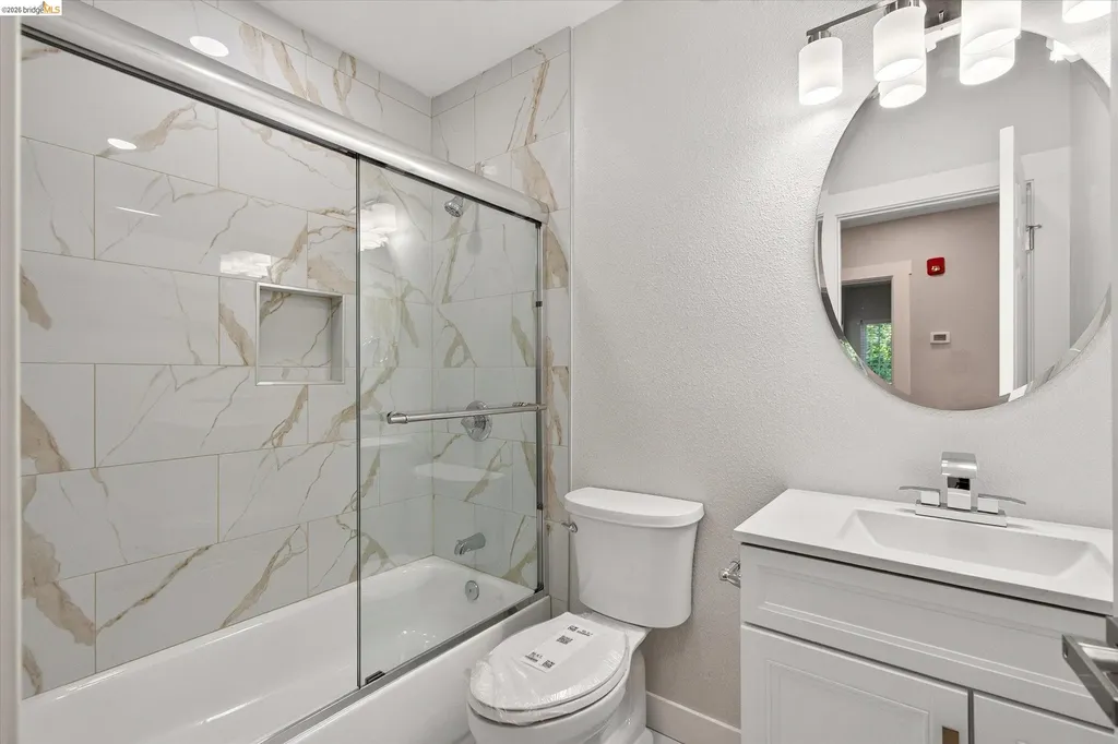 6105 Oakdale Avenue Oakland CA 94605