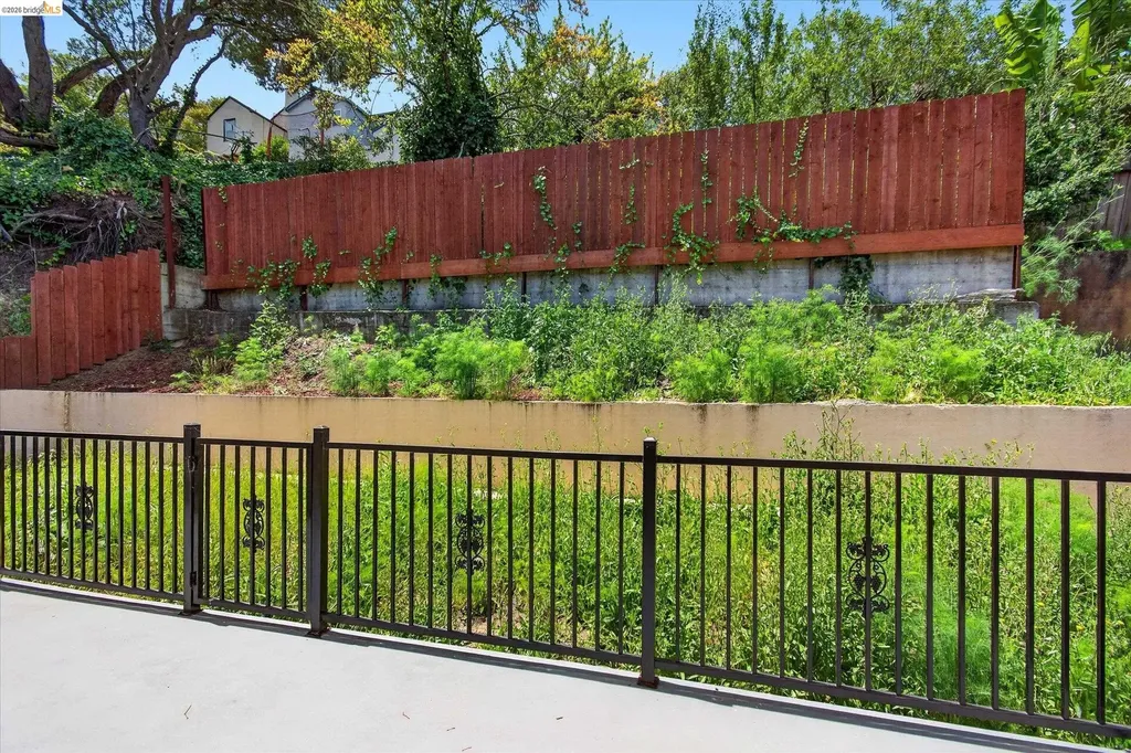 6105 Oakdale Avenue Oakland CA 94605