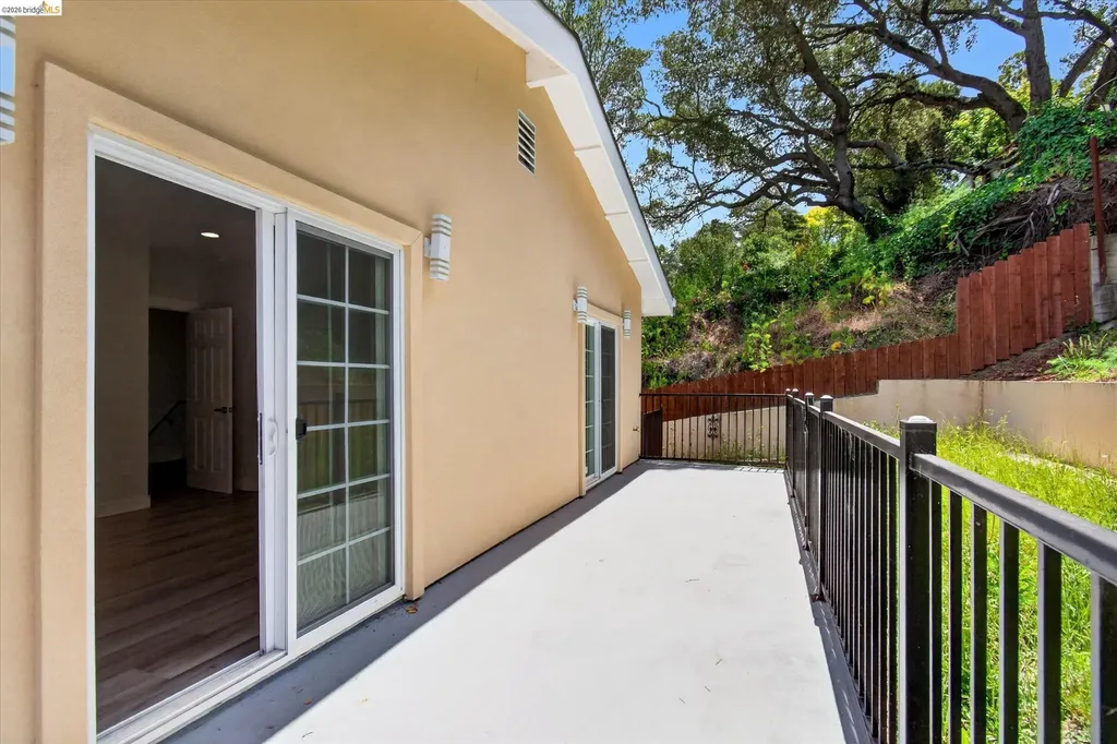 6105 Oakdale Avenue Oakland CA 94605