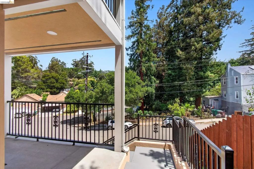 6105 Oakdale Avenue Oakland CA 94605