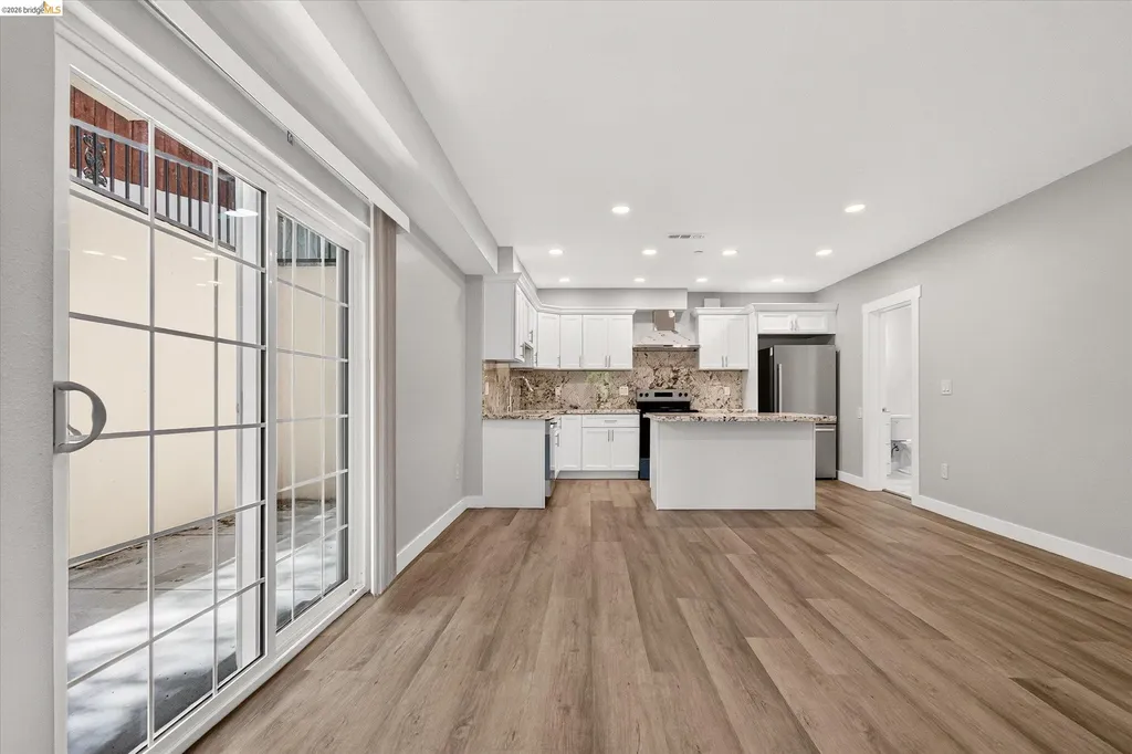 6105 Oakdale Avenue Oakland CA 94605