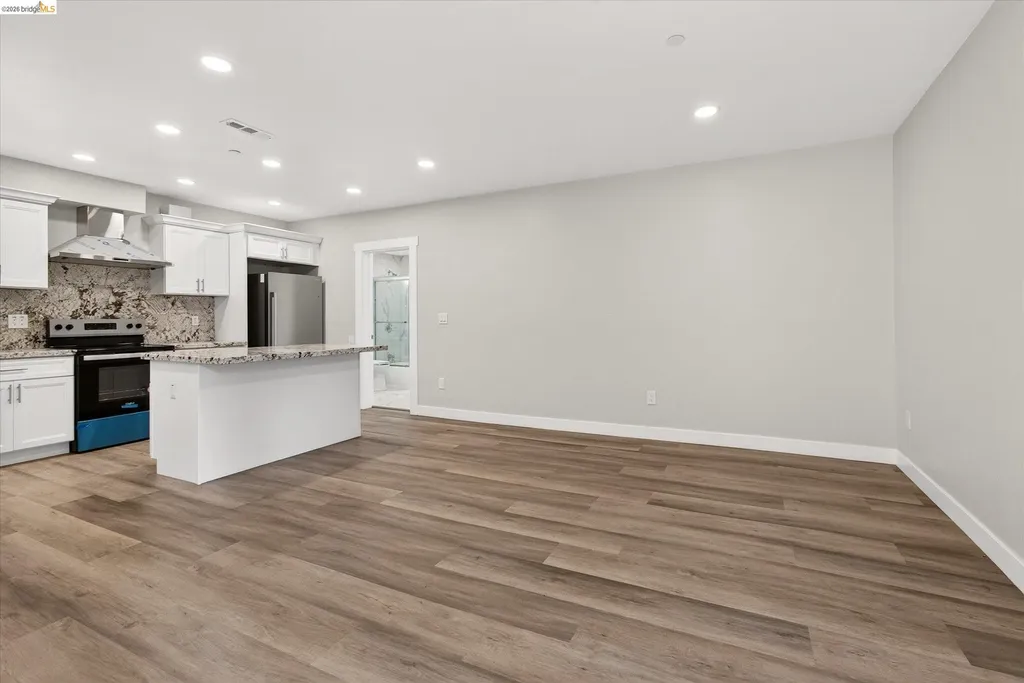 6105 Oakdale Avenue Oakland CA 94605