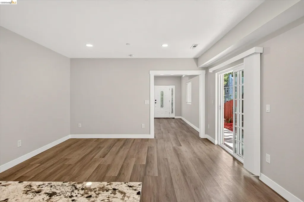 6105 Oakdale Avenue Oakland CA 94605