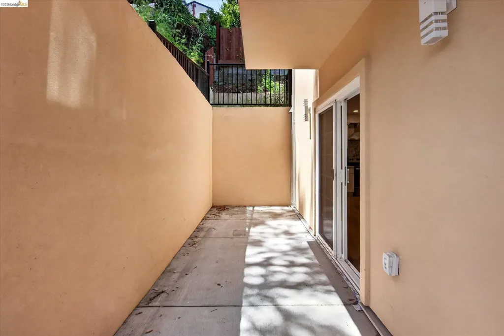 6105 Oakdale Avenue Oakland CA 94605